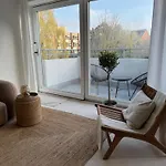 Penthouse Mit Loftcharakter - Parkplatz, Fahrstuhl & Balkon * 킬