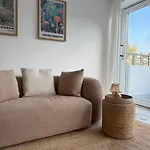Penthouse Mit Loftcharakter - Parkplatz, Fahrstuhl & Balkon