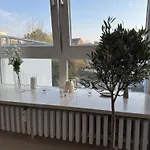 Penthouse Mit Loftcharakter - Parkplatz, Fahrstuhl & Balkon 킬