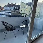 Penthouse Mit Loftcharakter - Parkplatz, Fahrstuhl & Balkon