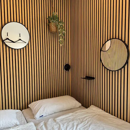 Apartment Penthouse Mit Loftcharakter - Parkplatz, Fahrstuhl & Balkon *