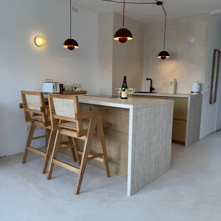 Penthouse Mit Loftcharakter - Parkplatz, Fahrstuhl & Balkon *