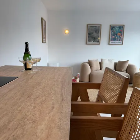 Penthouse Mit Loftcharakter - Parkplatz, Fahrstuhl & Balkon Kiel