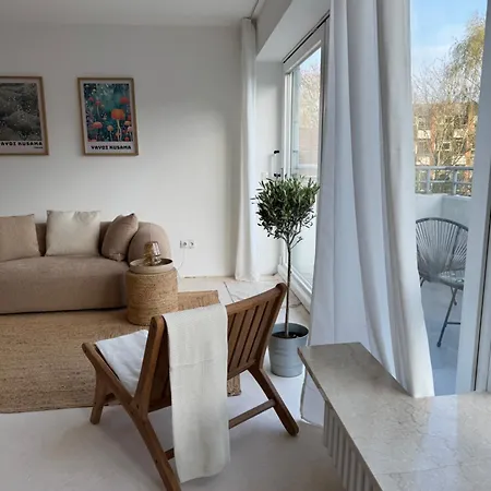 Apartment Penthouse Mit Loftcharakter - Parkplatz, Fahrstuhl & Balkon