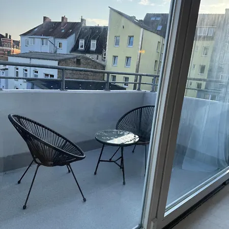 Penthouse Mit Loftcharakter - Parkplatz, Fahrstuhl & Balkon