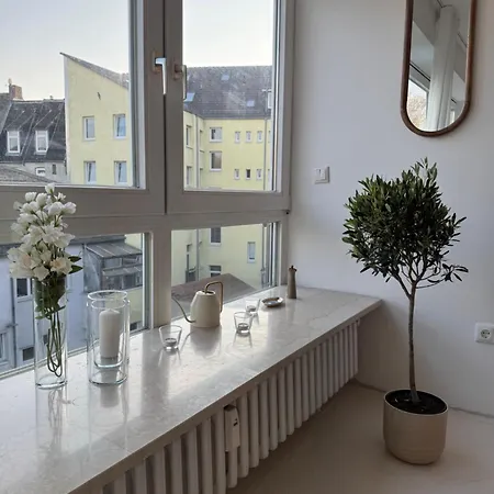 Apartment Penthouse Mit Loftcharakter - Parkplatz, Fahrstuhl & Balkon