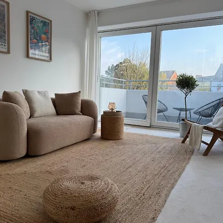 Apartment Penthouse Mit Loftcharakter - Parkplatz, Fahrstuhl & Balkon *