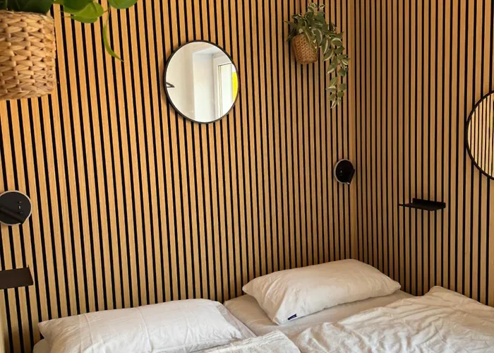 Penthouse Mit Loftcharakter - Parkplatz, Fahrstuhl & Balkon *