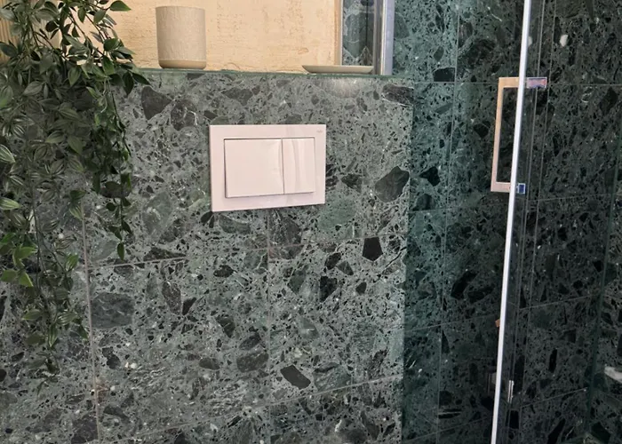 Penthouse Mit Loftcharakter - Parkplatz, Fahrstuhl & Balkon