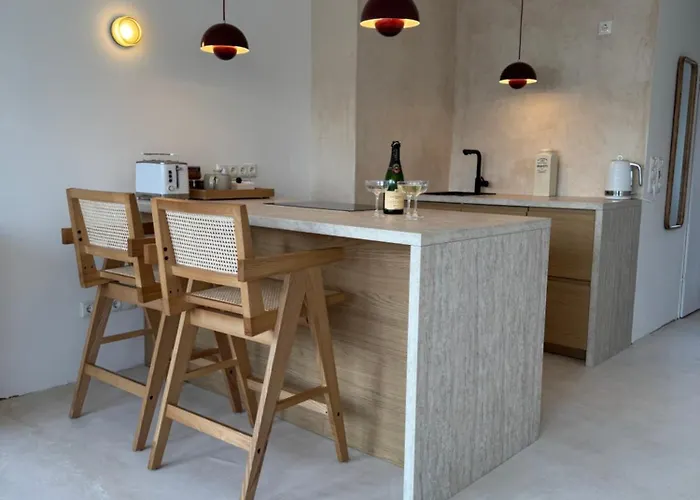 Penthouse Mit Loftcharakter - Parkplatz, Fahrstuhl & Balkon *