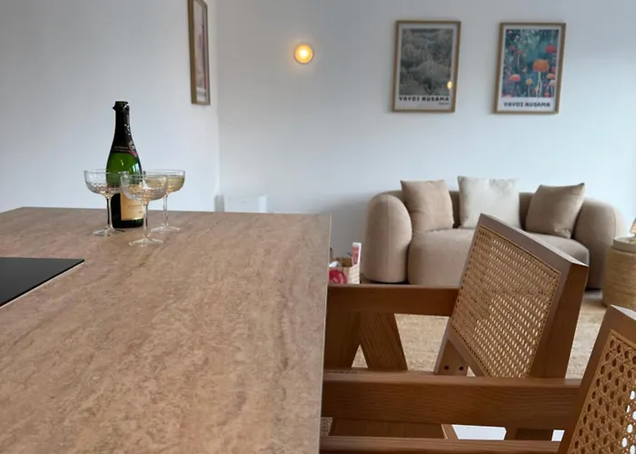 Penthouse Mit Loftcharakter - Parkplatz, Fahrstuhl & Balkon Kiel