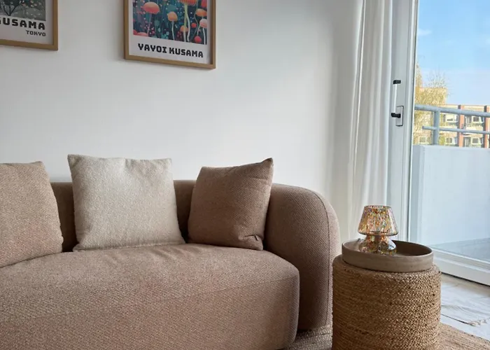 Penthouse Mit Loftcharakter - Parkplatz, Fahrstuhl & Balkon