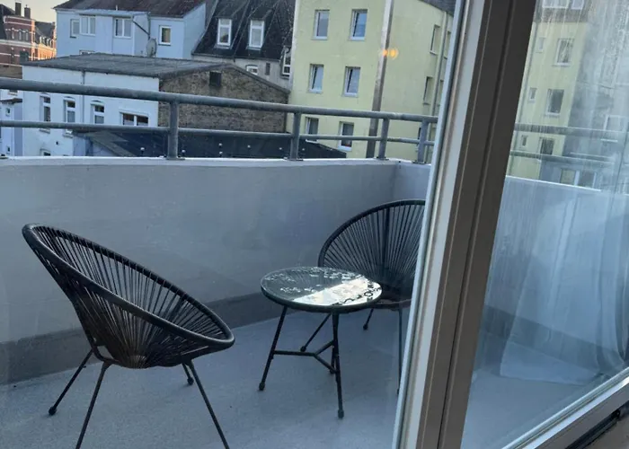 Penthouse Mit Loftcharakter - Parkplatz, Fahrstuhl & Balkon